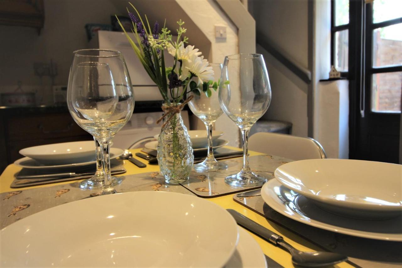 Jasmine Cottage, Buxton Norfolk, Sleeps 4 *