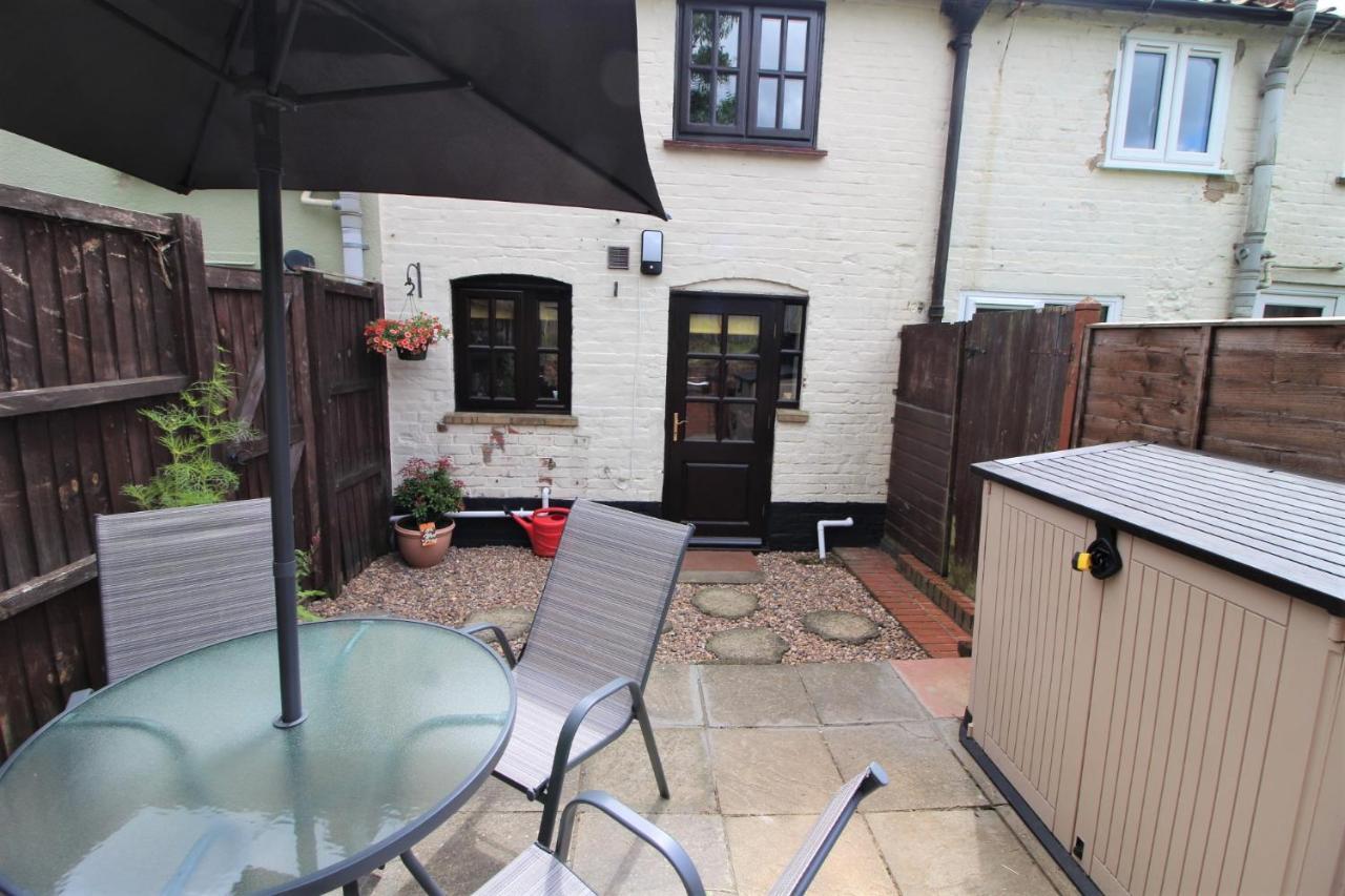Jasmine Cottage, Buxton Norfolk, Sleeps 4 Holiday home Norwich